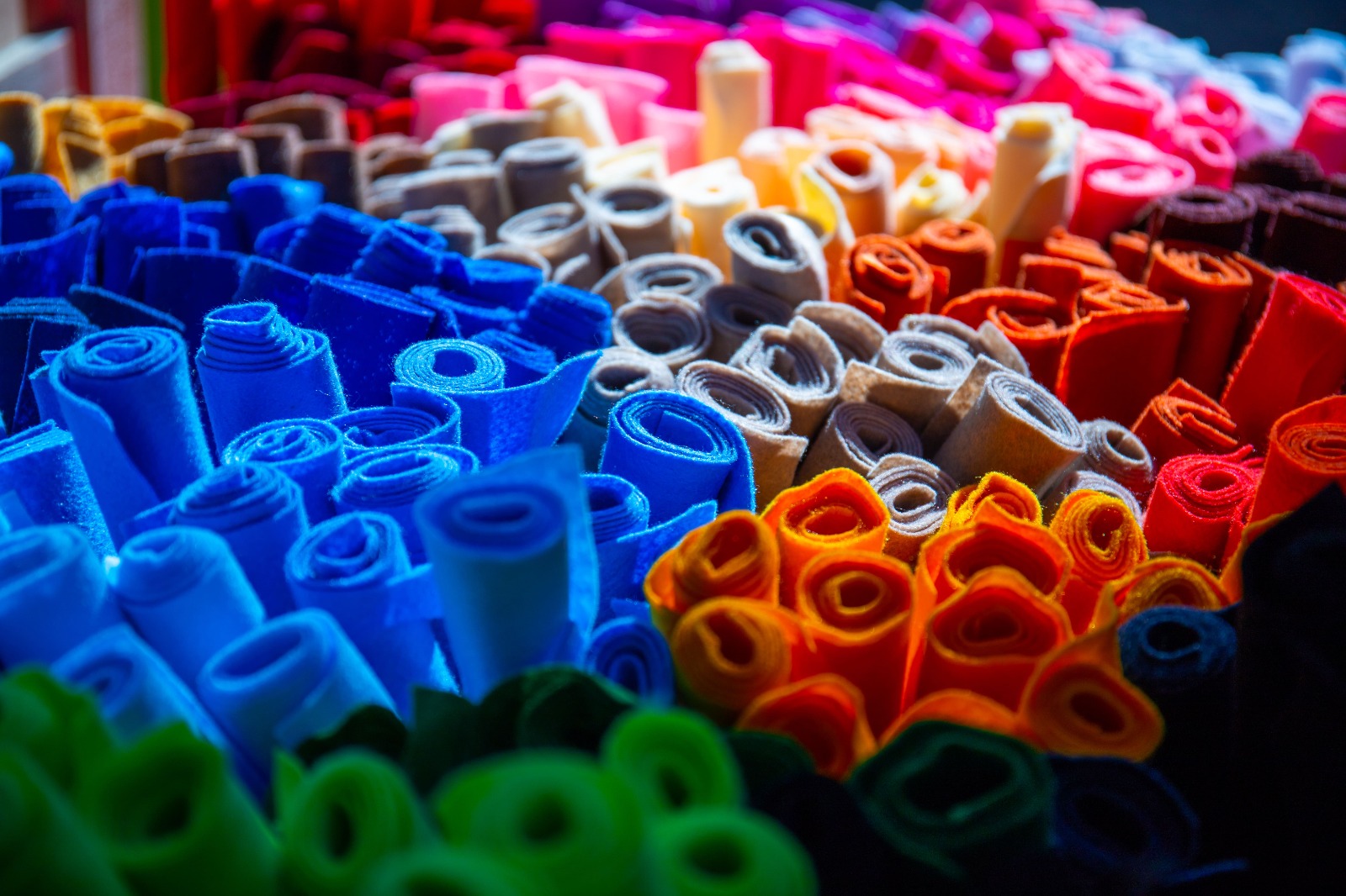 Types of Fabric: A Beginner Comprehensive Fabric Guide | 2025